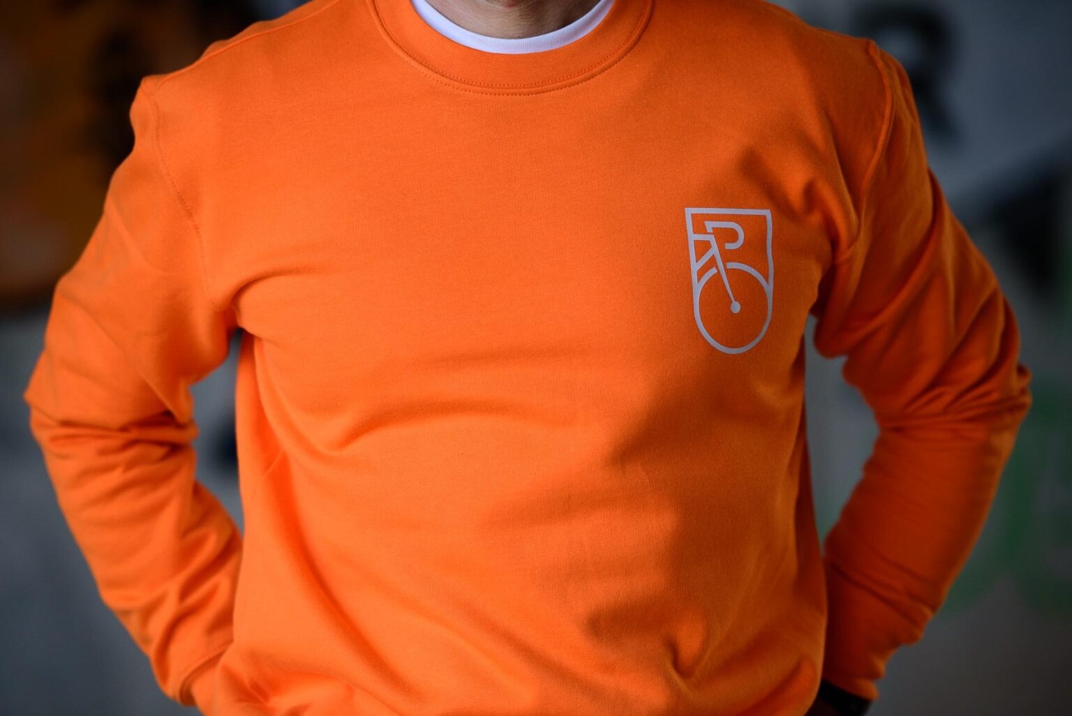 sudadera-escudo-orange-crema-Ciclit